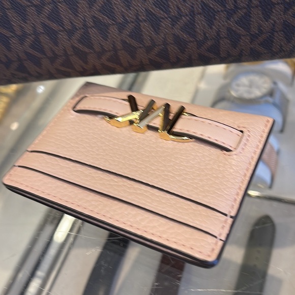 MICHAEL KORS
Reed Large Pebbled Leather Card Holder Case Wallet
POWDER BLUSH
NWT - Picture 7 of 16